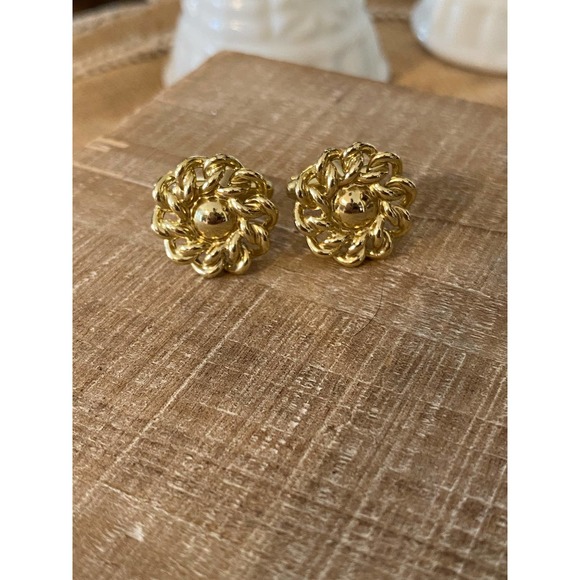 Vintage Goldtone Cufflinks Ball with Interwoven Linked Design - Picture 1 of 3